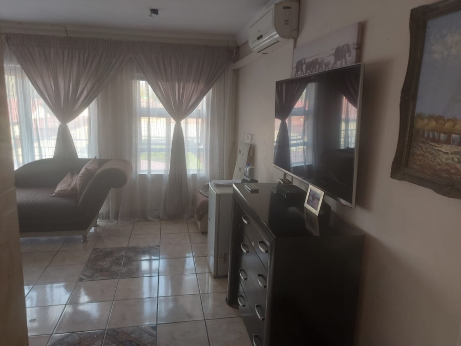 4 Bedroom Property for Sale in Oos Einde North West
